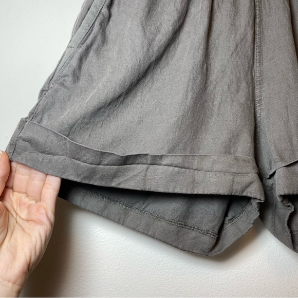 FAHERTY Arlie Linen/Tencel Blend Cuffed Day Shorts in Surplus Green Sz Medium - Picture 4 of 11